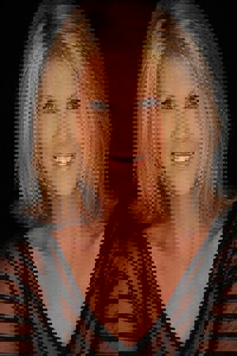 Leah Ayres
