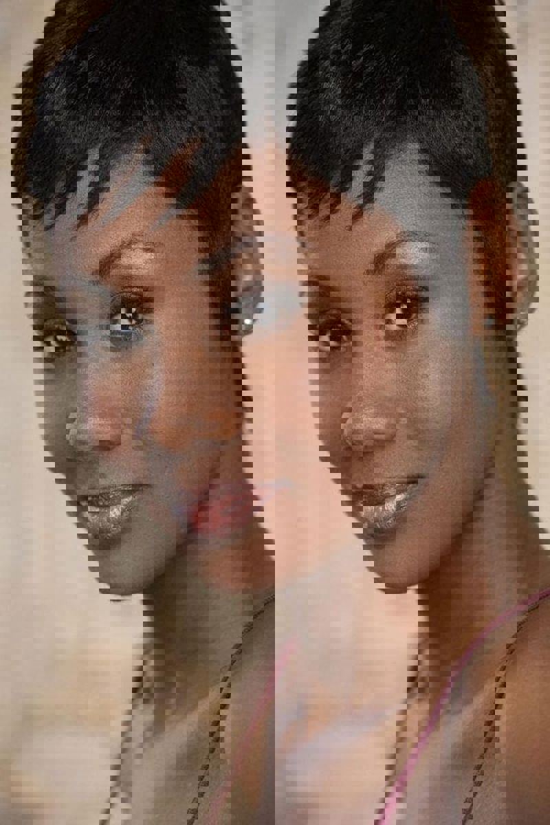 Emayatzy Corinealdi