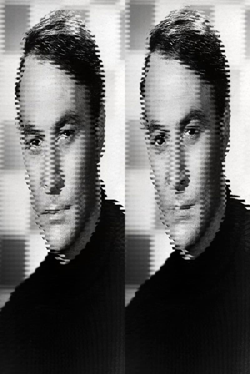 Robert Loggia