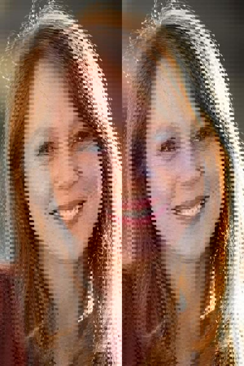 Hayley McElhinney
