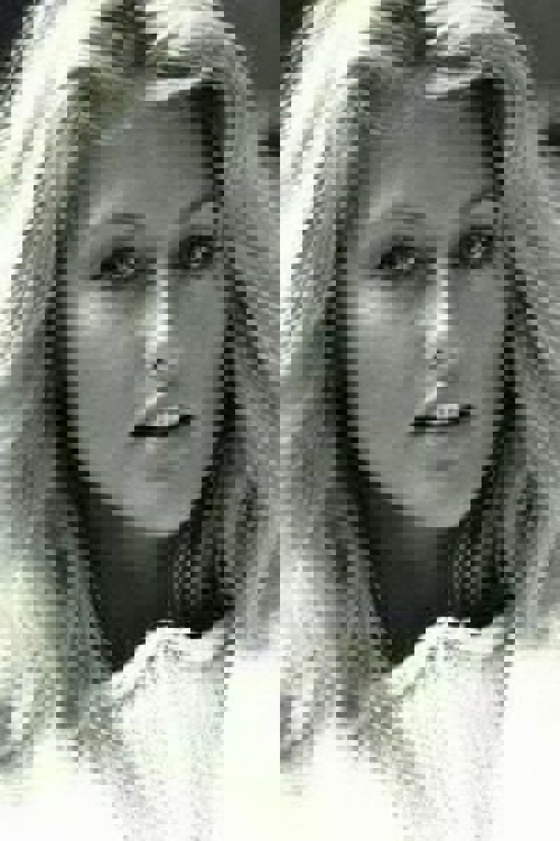 Mary Stavin